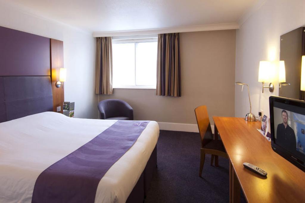 Premier Inn Sittingbourne Kent Phòng bức ảnh